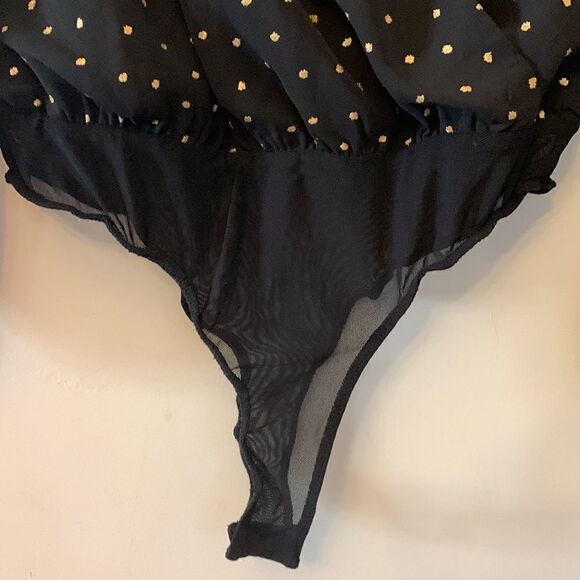 All in Favor Cline black & gold surplice bodysuit Size L NWT - Picture 4 of 7